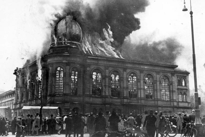 Frankfurt, Germany, Burning of the Boemestrasse Synagogue on Kristallnacht, 10/11/1938